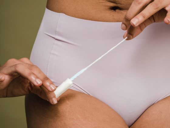 mujer tampón salud vaginal